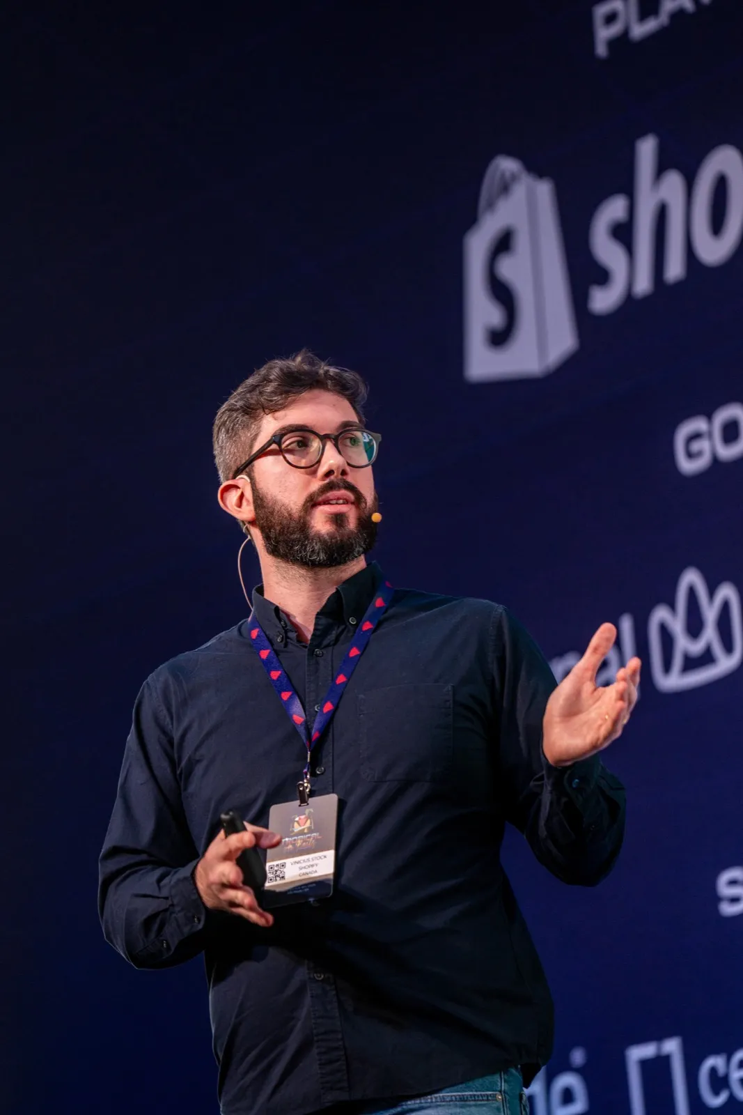 Palestrante apresentando no Tropical on Rails 2025